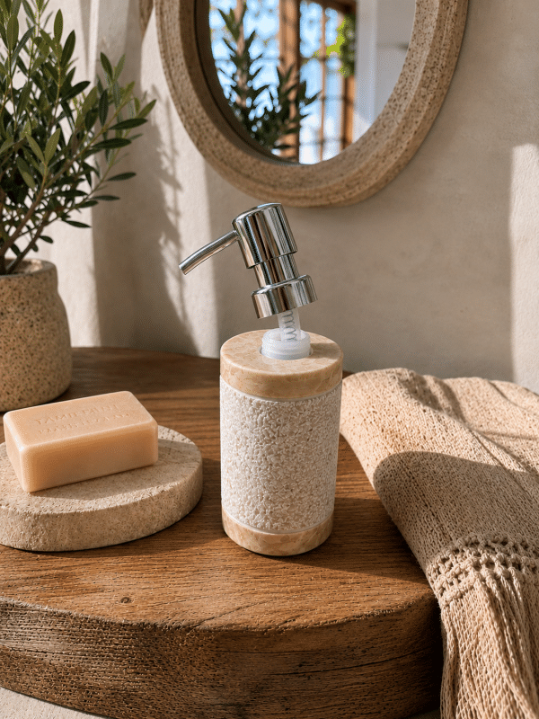 Pousse savon en marbre lisse